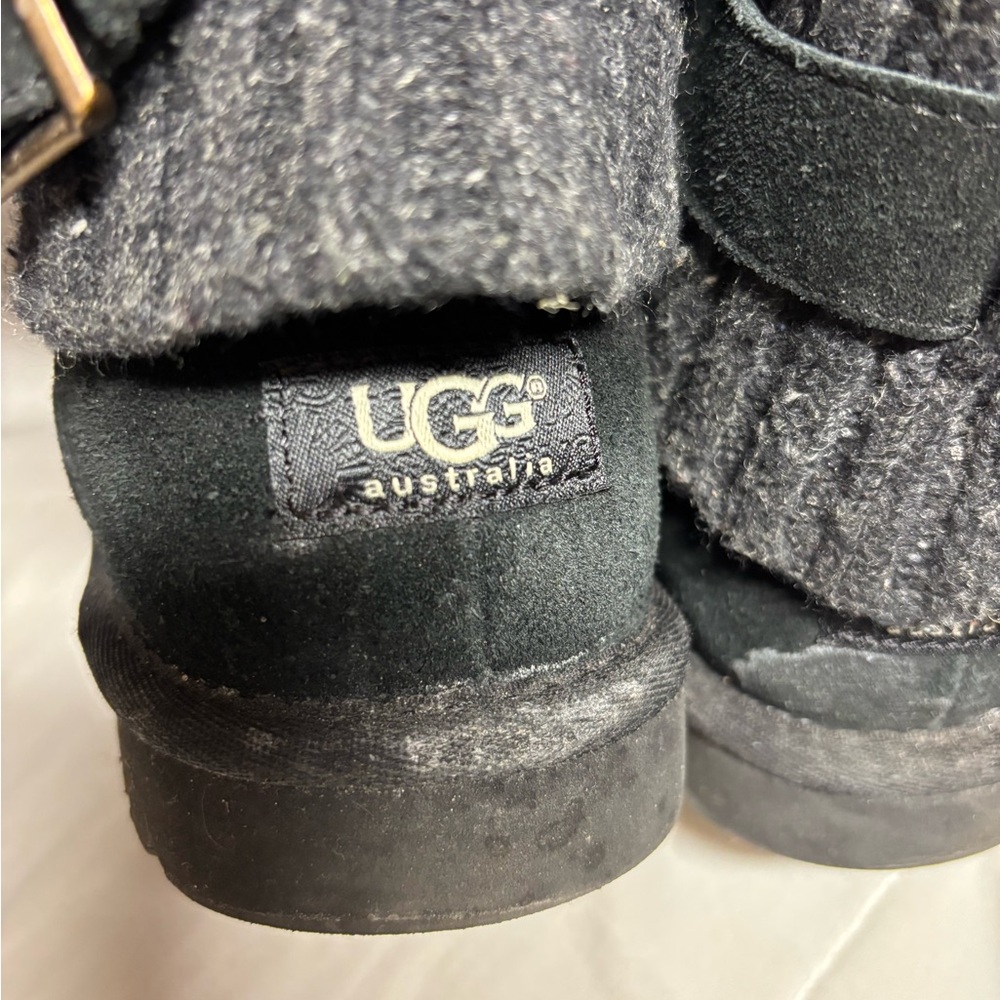 UGG Boots with Knit Accents - 8 - Picture 4 of 6